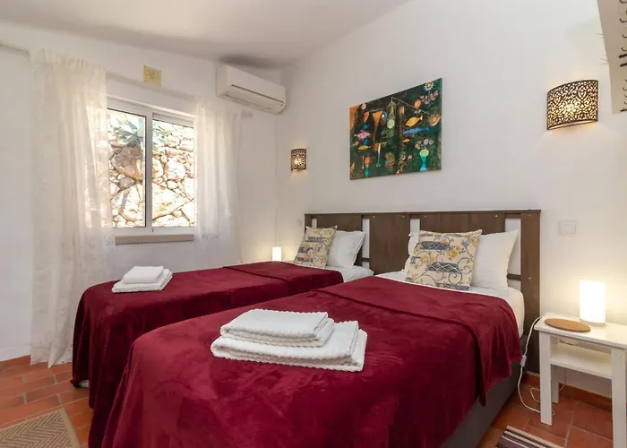 Casa Cinquenta E Um Carvoeiro (Lagoa)